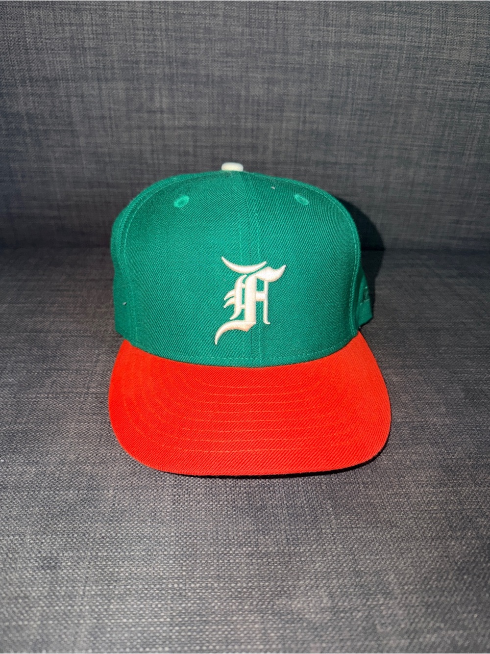 FEAR OF GOD FOG ESSENTIALS x NEW ERA 59/50  FITTED HAT SIZE 7 1/8 GREEN / ORANGE